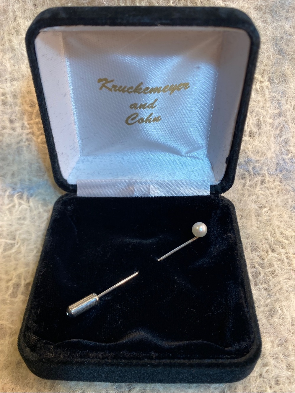 Vintage Cultured Pearl Stickpin in Original Kruckemeyer & Cohn Jeweler Box